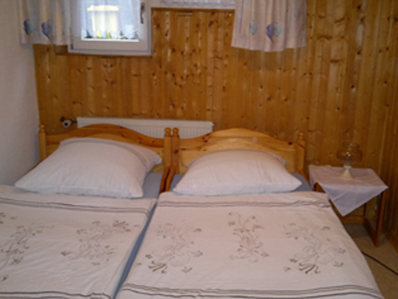 Schlafzimmer Doppelbett02